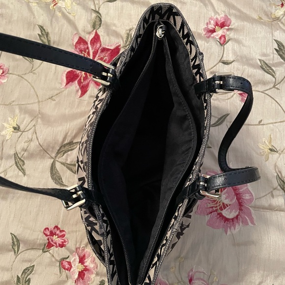 Michael Kors Signature Handbag - Picture 5 of 7